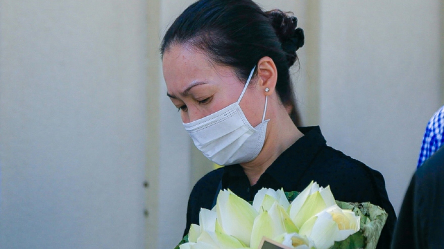 Locals in Hanoi lay flowers in memory of former Japanese PM Abe